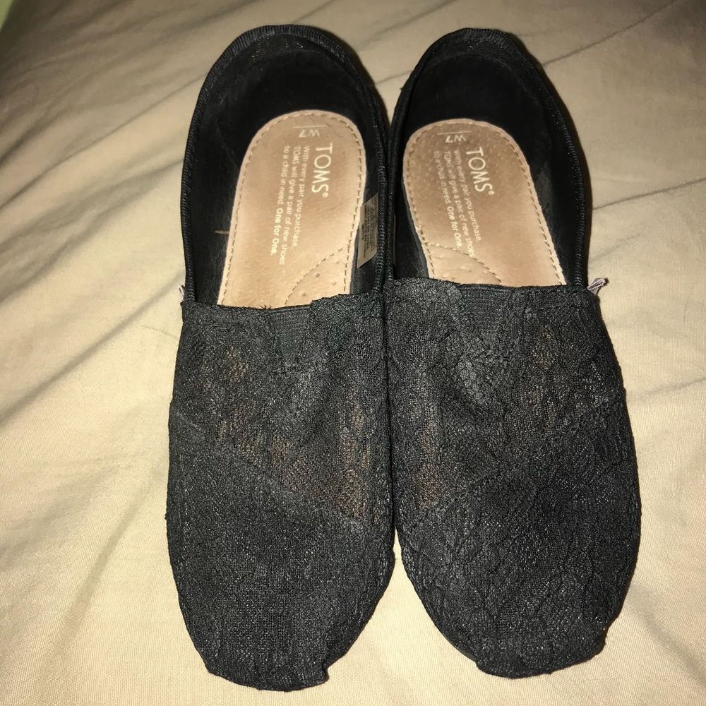Black lace Toms